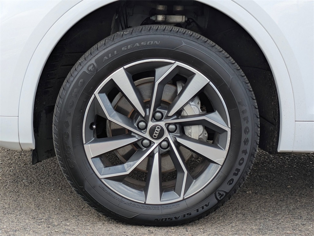 Vehicle image 38 of 40