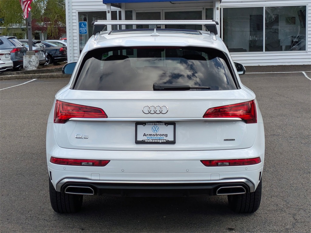 Vehicle image 4 of 40