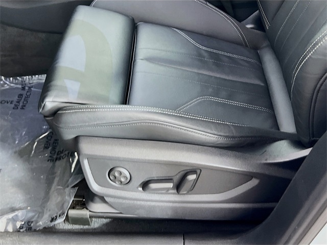 Vehicle image 18 of 24