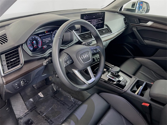 Vehicle image 11 of 24
