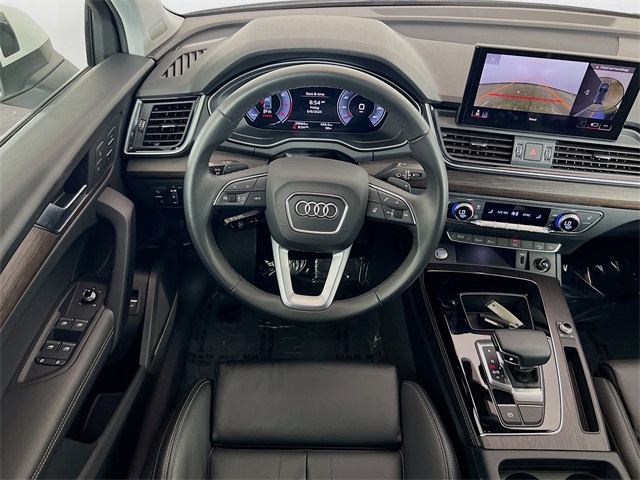Vehicle image 21 of 24