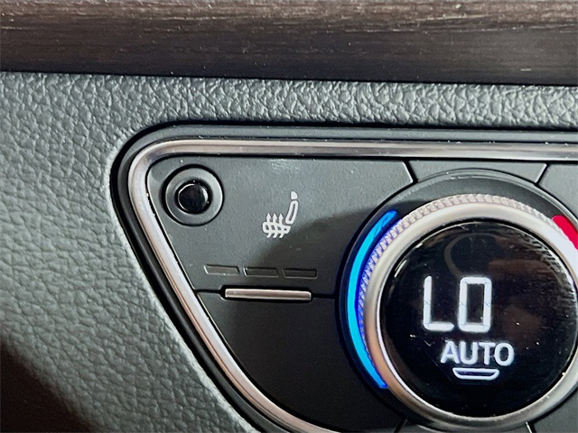 Vehicle image 19 of 24