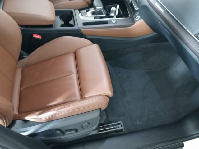 Vehicle image 8 of 32