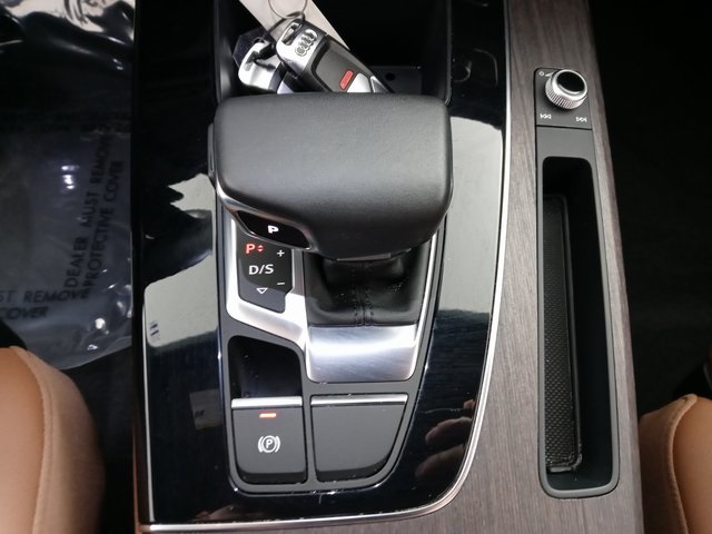 Vehicle image 28 of 32