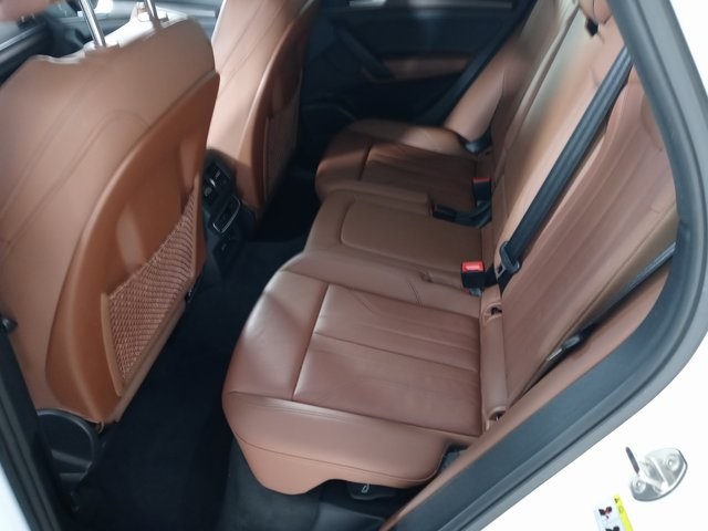 Vehicle image 17 of 32