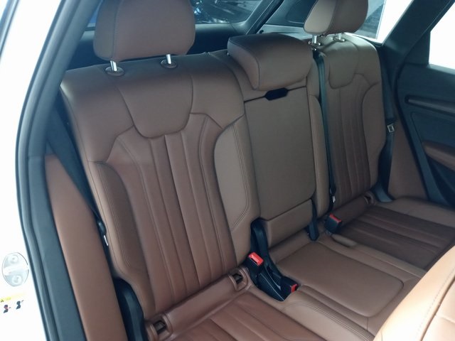 Vehicle image 9 of 32