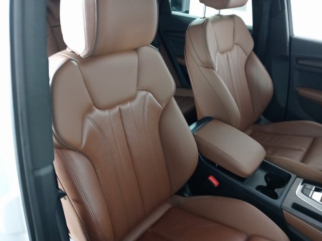 Vehicle image 7 of 32