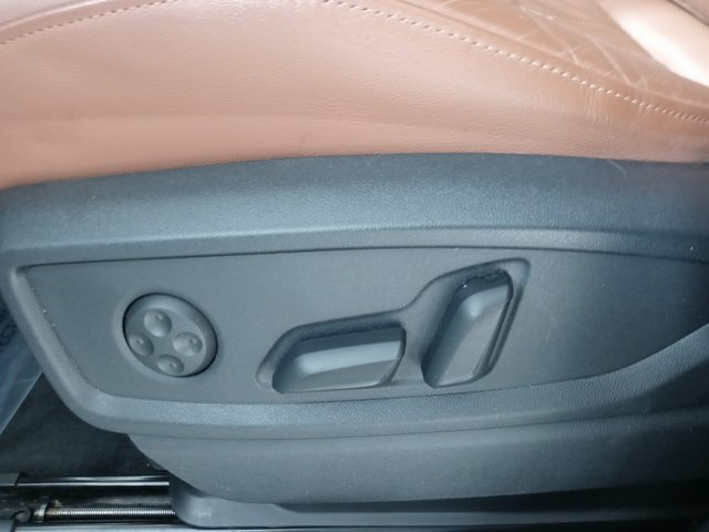 Vehicle image 20 of 32