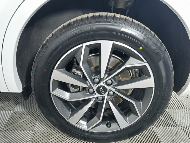 Vehicle image 15 of 32