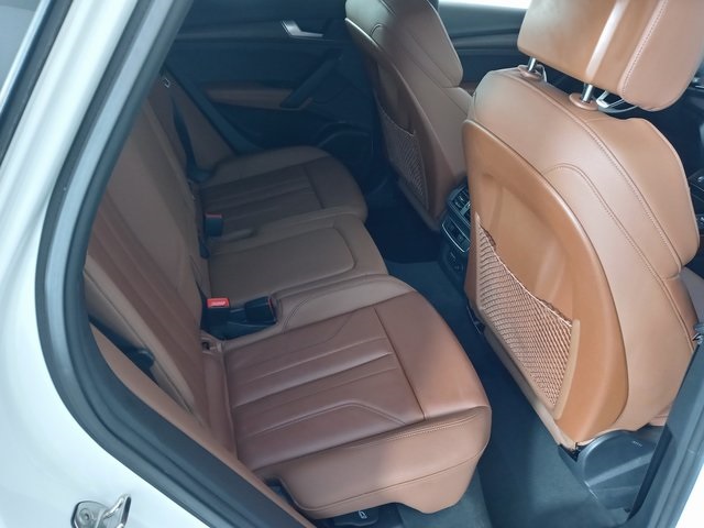 Vehicle image 10 of 32