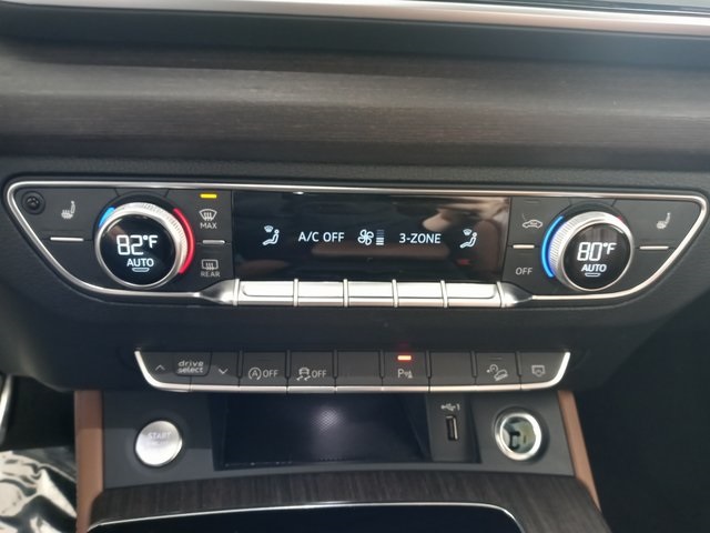 Vehicle image 27 of 32