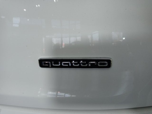 Vehicle image 11 of 32