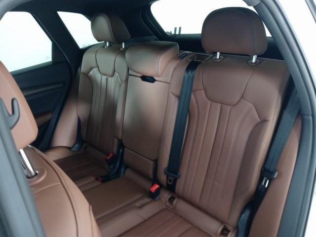 Vehicle image 16 of 32