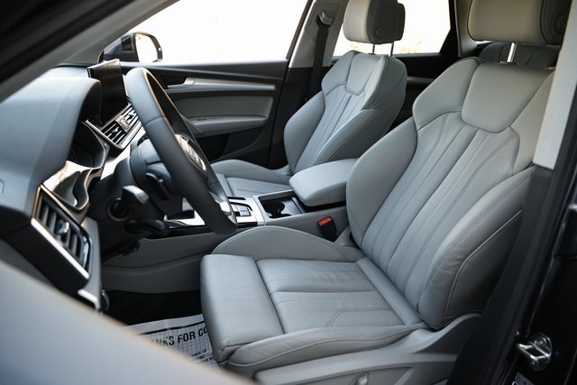 Vehicle image 20 of 40