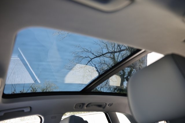 Vehicle image 24 of 40