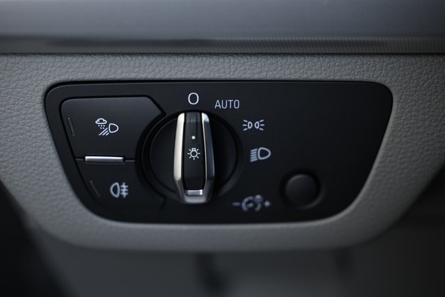 Vehicle image 19 of 40