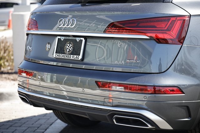 Vehicle image 11 of 40