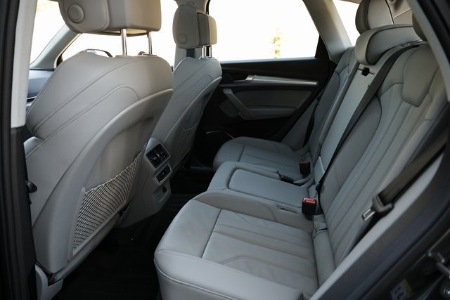 Vehicle image 27 of 40