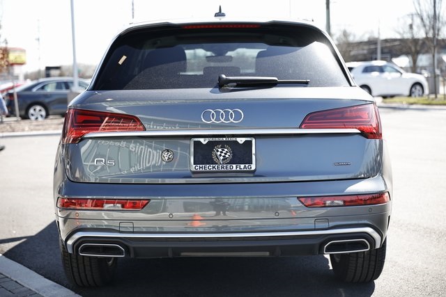 Vehicle image 4 of 40