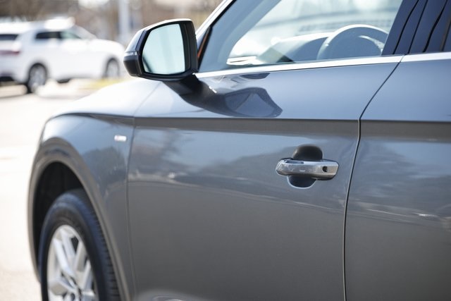Vehicle image 13 of 40