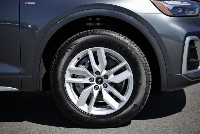 Vehicle image 8 of 40