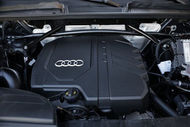 Vehicle image 32 of 40