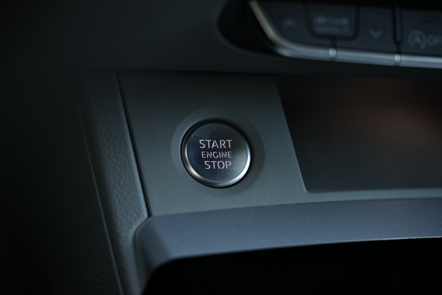 Vehicle image 39 of 40