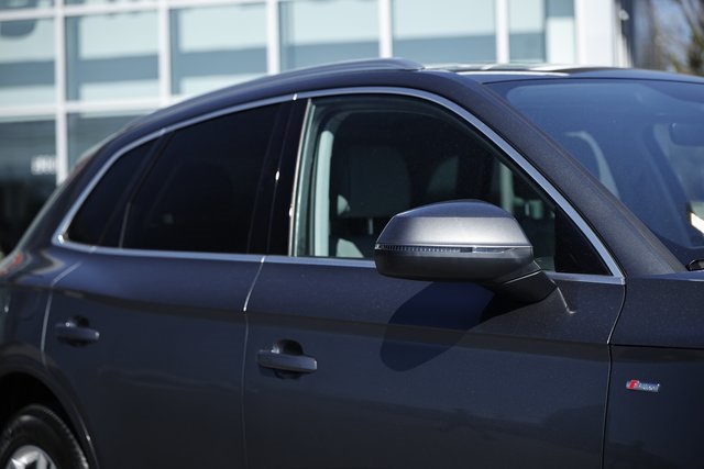 Vehicle image 9 of 40