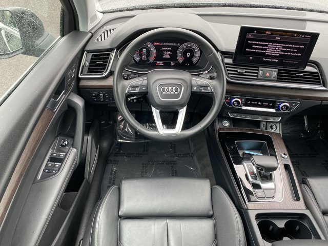 Vehicle image 14 of 25