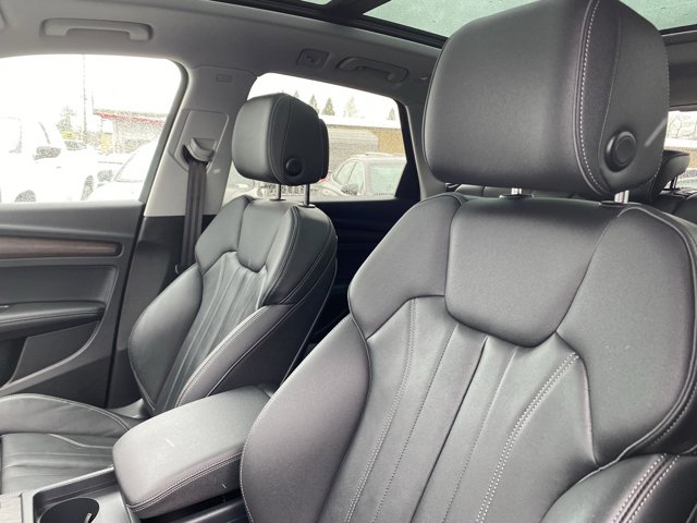 Vehicle image 19 of 25