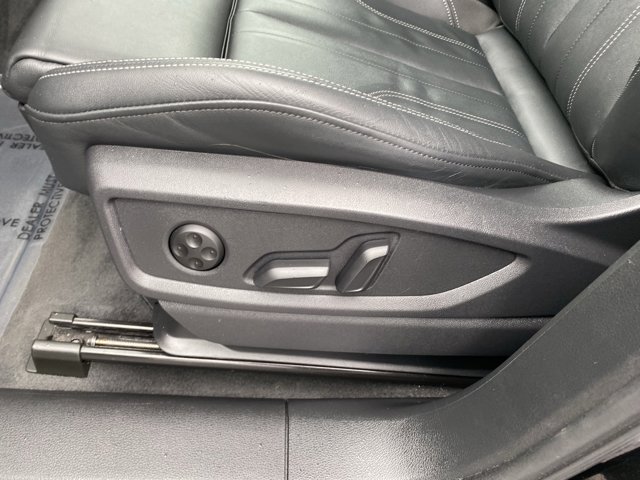 Vehicle image 18 of 25