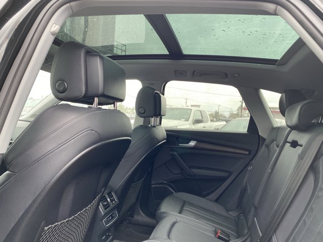Vehicle image 17 of 25
