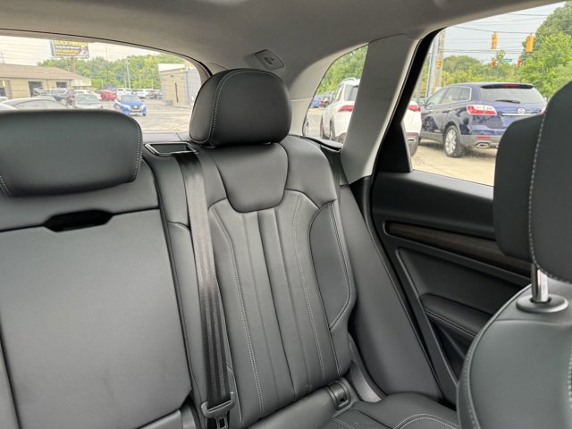 Vehicle image 35 of 98