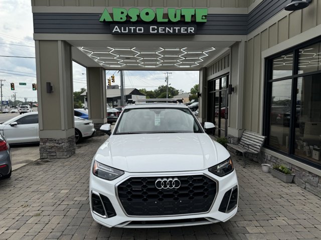 Vehicle image 10 of 98