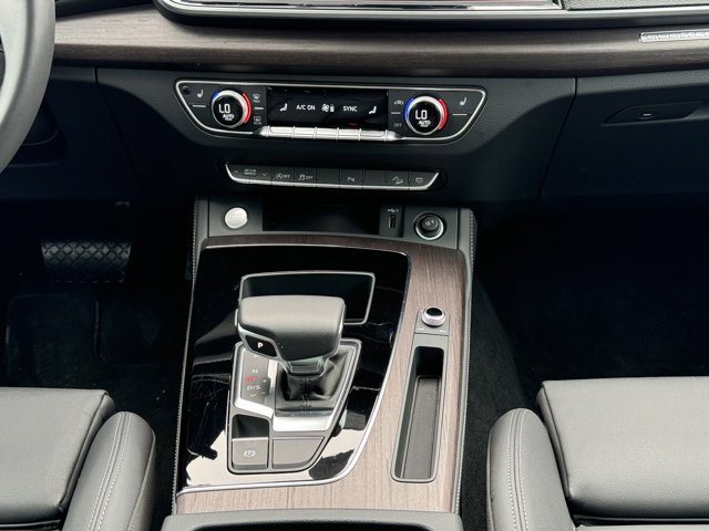 Vehicle image 72 of 98