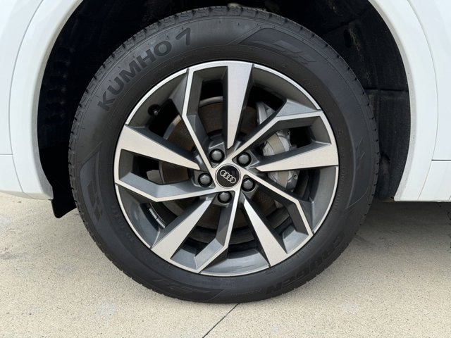 Vehicle image 52 of 98