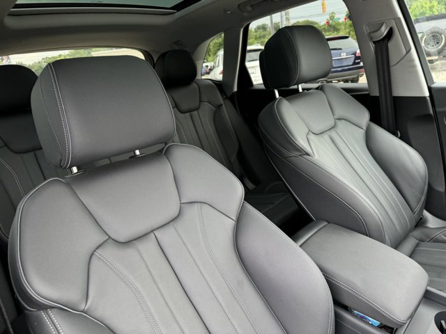 Vehicle image 34 of 98