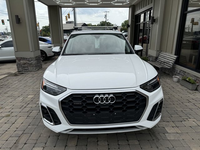 Vehicle image 8 of 98