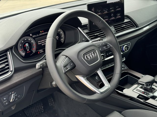 Vehicle image 85 of 98