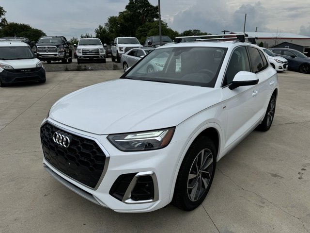 Vehicle image 4 of 98