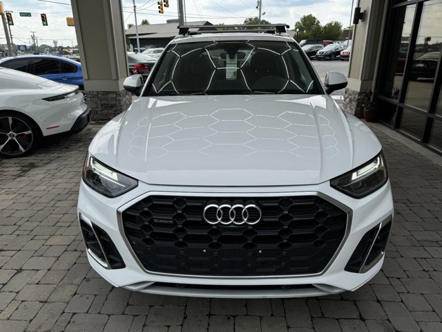Vehicle image 9 of 98