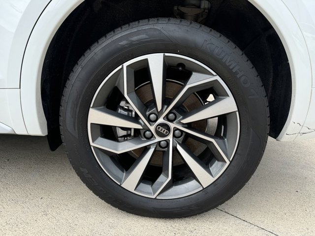 Vehicle image 61 of 98