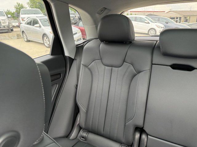 Vehicle image 38 of 98