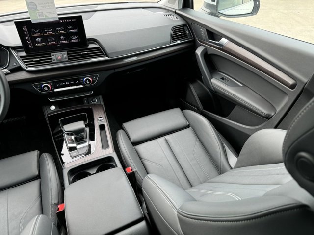 Vehicle image 30 of 98
