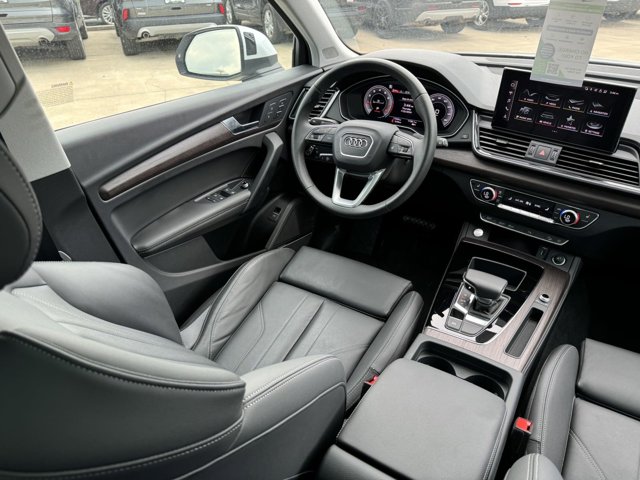 Vehicle image 67 of 98