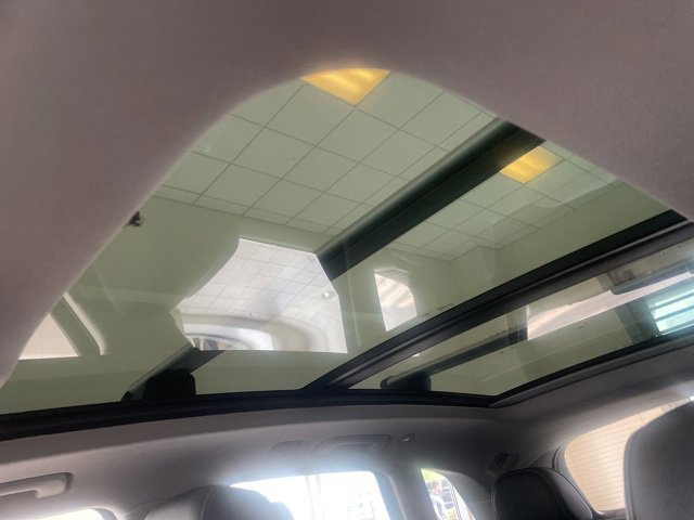 Vehicle image 13 of 24