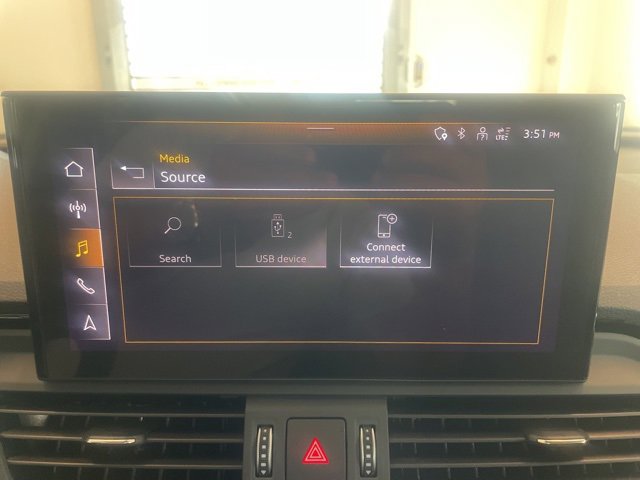 Vehicle image 18 of 24