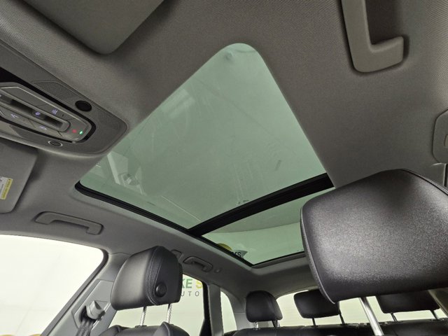 Vehicle image 22 of 37