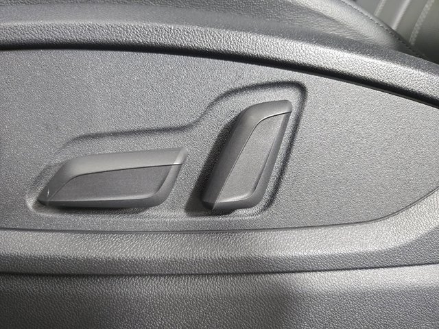 Vehicle image 34 of 37