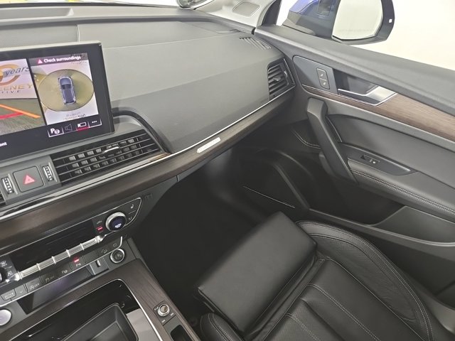 Vehicle image 25 of 37